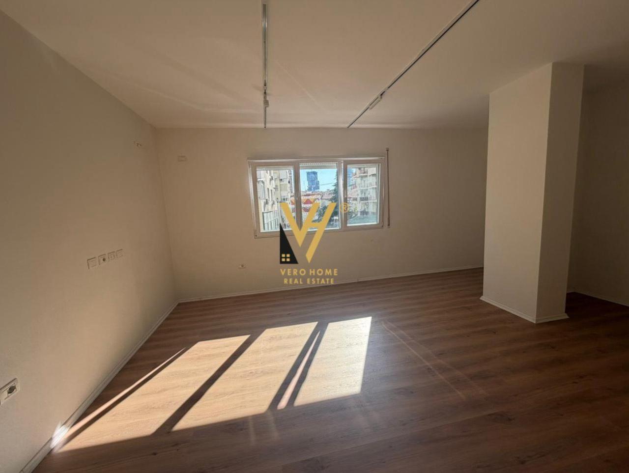 JEPET ZYRE 135 M2 ME QIRA TE PAZARI I RI 1.500 EURO