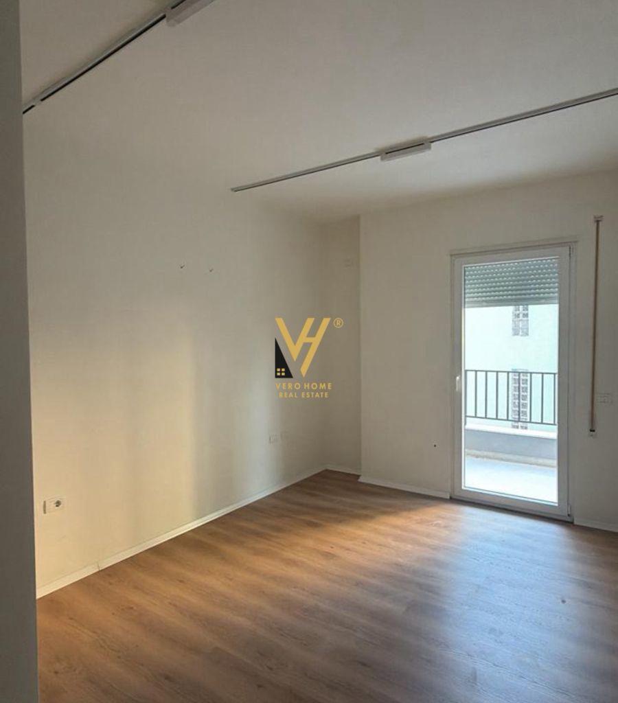 JEPET ZYRE 135 M2 ME QIRA TE PAZARI I RI 1.500 EURO