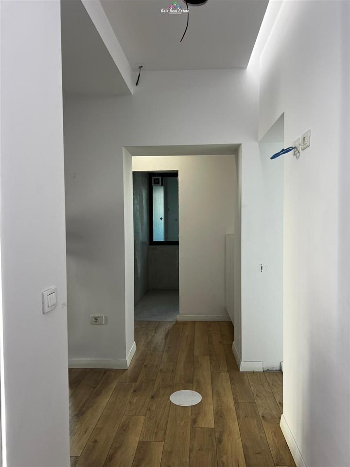 Zyre Me Qera 2+1 tek Rruga e Durresit (ID BZ2707) Tirane