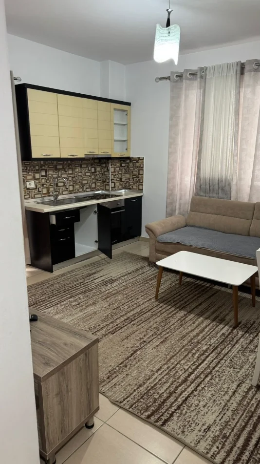 Tirane, affitto appartamento 1+1 al piano 1, 75 m² 500 € (5 MAGGIO)