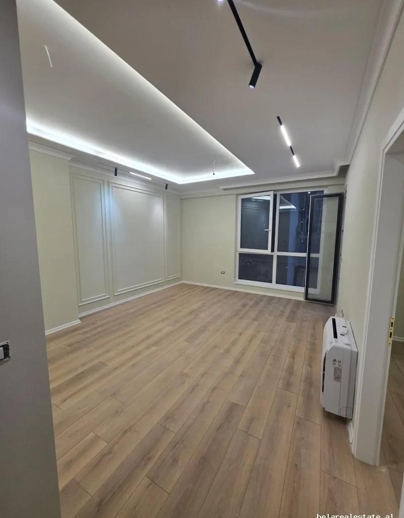 Office for Rent 1+1 Near Komuna e Parisit (ID BZ2809) Tirana