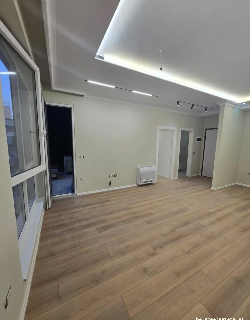 Office for Rent 1+1 Near Komuna e Parisit (ID BZ2809) Tirana