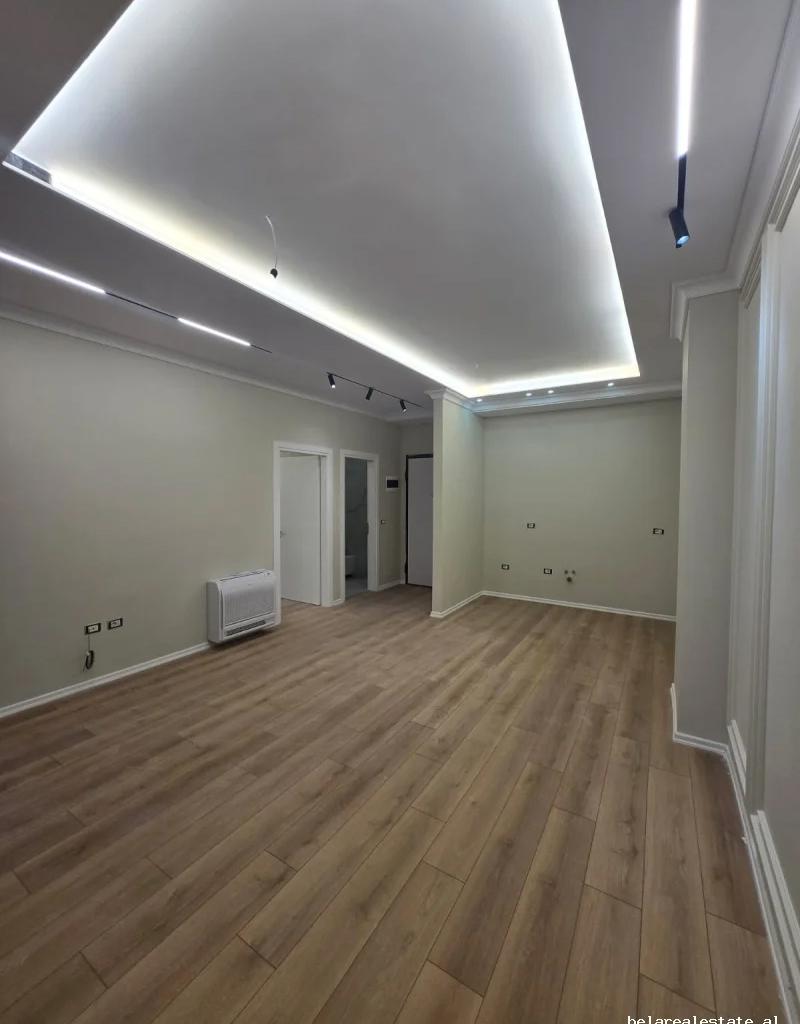 Office for Rent 1+1 Near Komuna e Parisit (ID BZ2809) Tirana