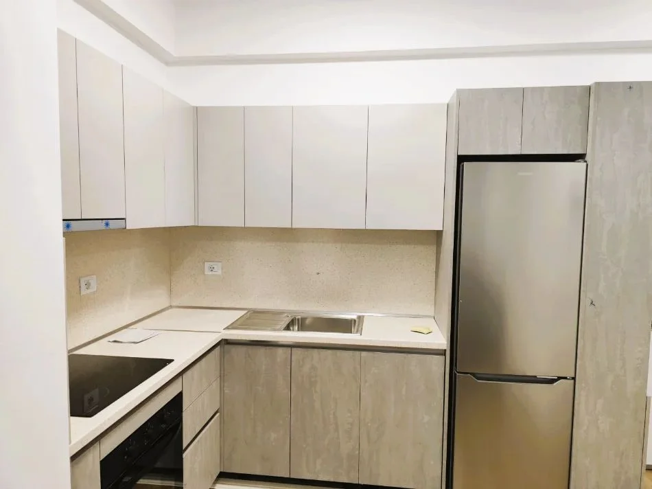 Tirane, jepet me qera apartament 1+1 Kati 3, 60 m² 400 € (FRESK)