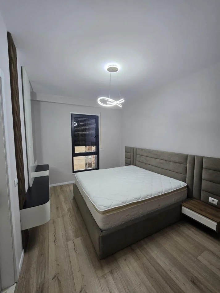 Tirane, affitto appartamento 2+1+Balcone Piano 5, 110 m² 1.000 € (XHAMLLIK)