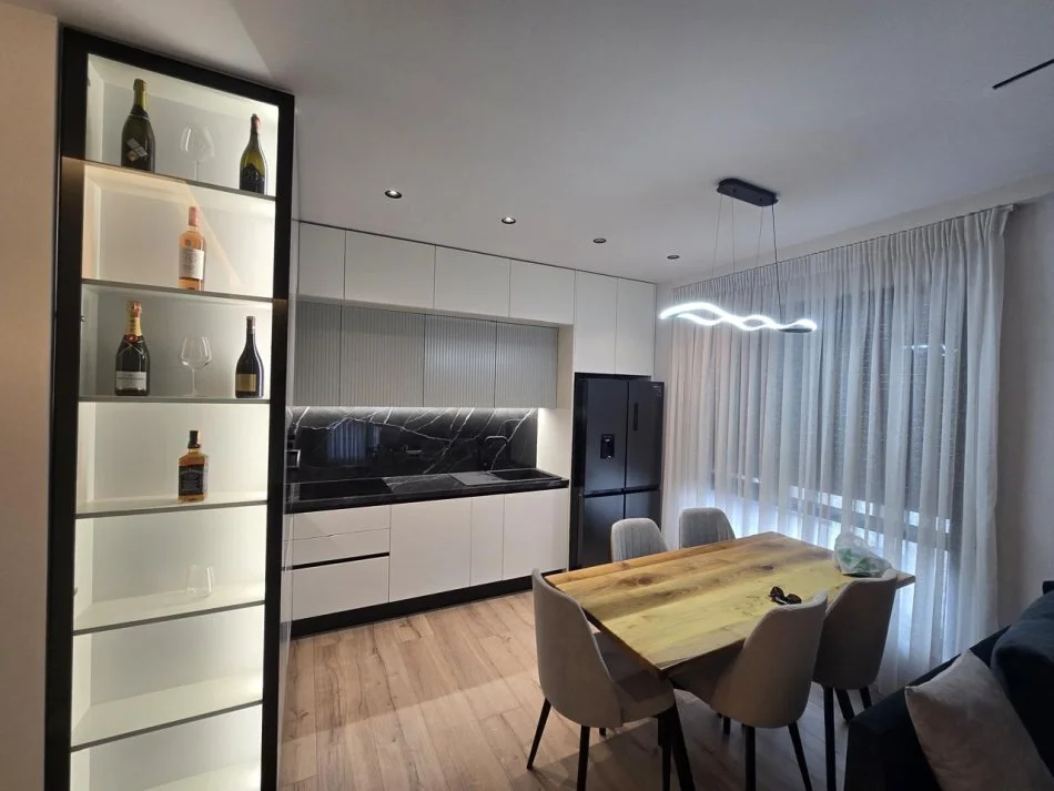 Tirane, affitto appartamento 2+1+Balcone Piano 5, 110 m² 1.000 € (XHAMLLIK)