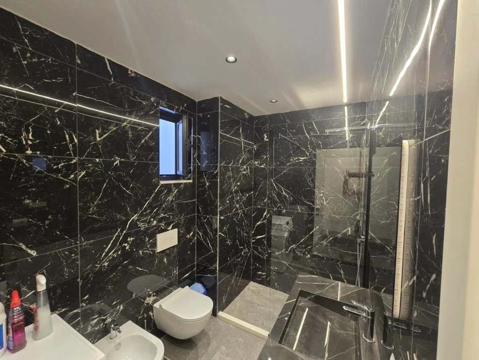 Tirane, affitto appartamento 2+1+Balcone Piano 5, 110 m² 1.000 € (XHAMLLIK)