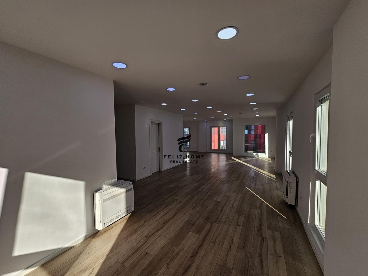 ZYRE ME QERA 175 M2 RRUGA E ELBASANIT 2.300 EURO