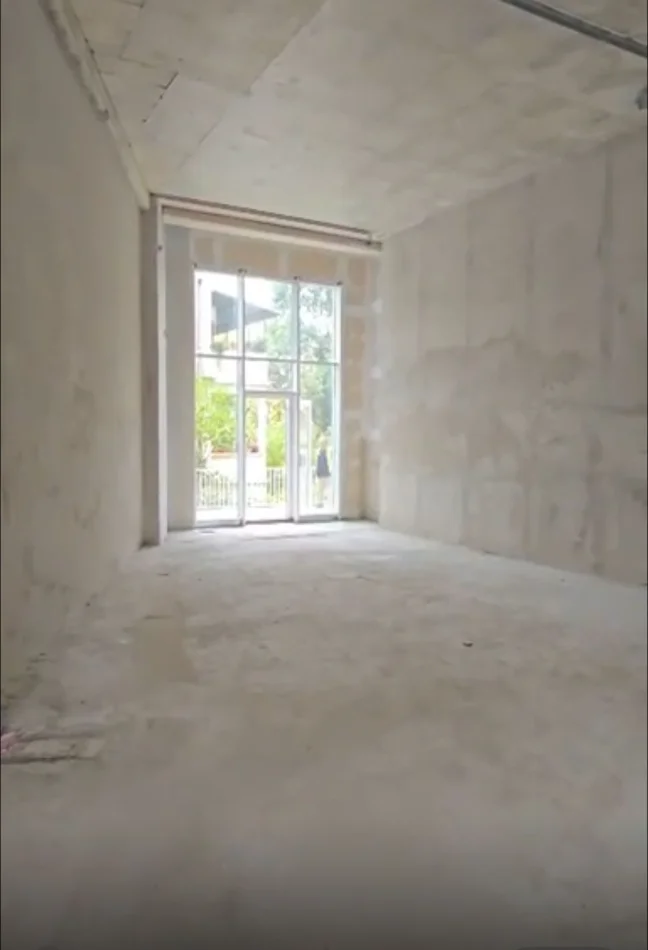 Tirane, negozio in vendita Piano 0, 104 m² 780.000 € (FAIK KONICA)