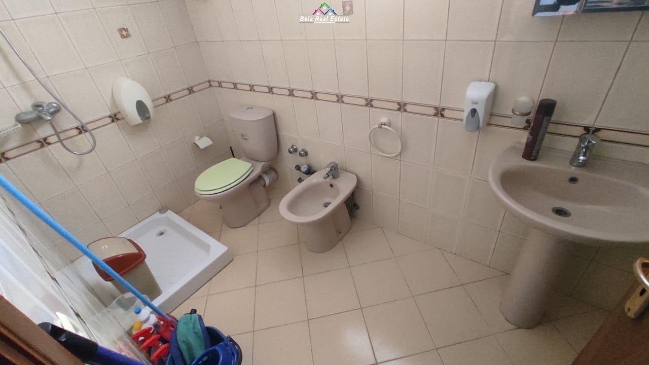 Zyre Me Qera Tek Brryli (ID BZ2545) Tirane.