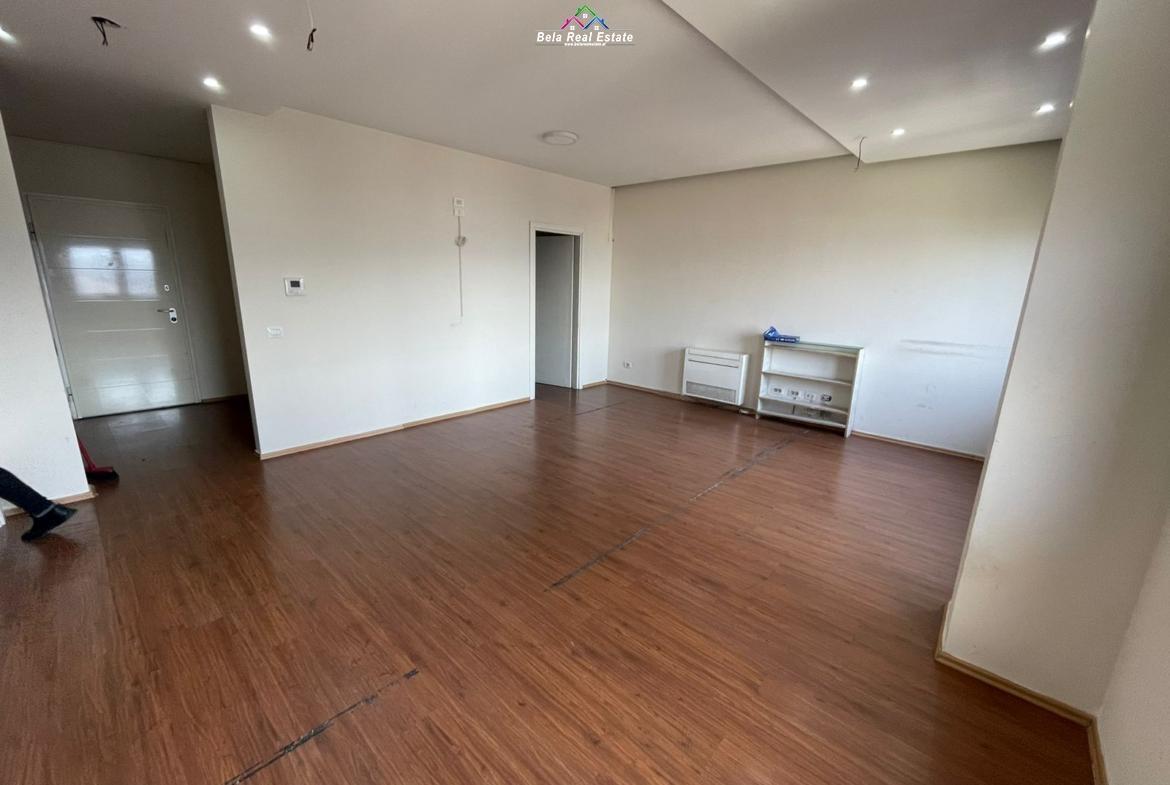Jepet Me Qera Zyre Tek Zogu I Zi (ID BZ2134) Tirane