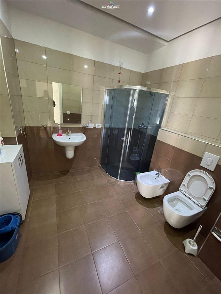 Jepet Me Qera Zyre Tek Zogu I Zi (ID BZ2134) Tirane