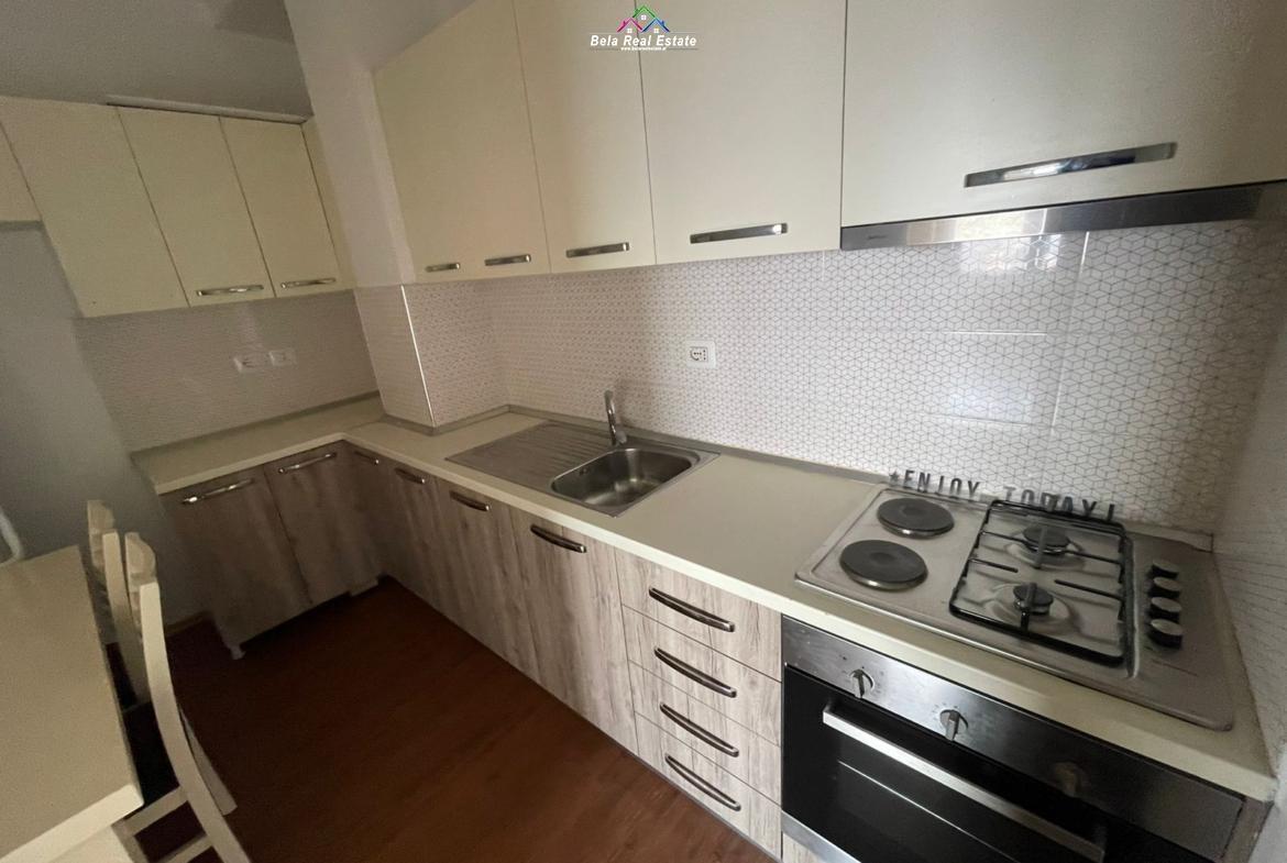 Jepet Me Qera Zyre Tek Zogu I Zi (ID BZ2134) Tirane