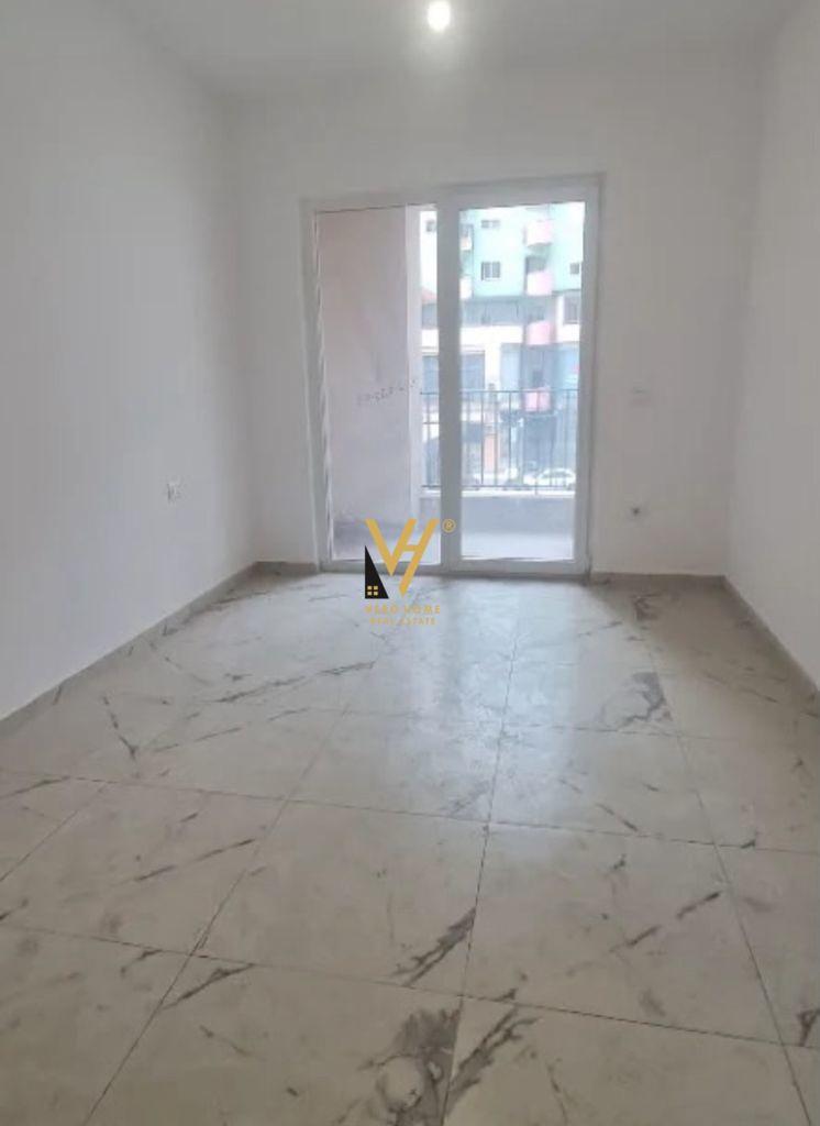 JEPET ZYRE 79 M2 ME QIRA TE RRUGA DRITAN HOXHA 45.000 LEKE
