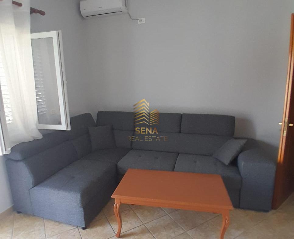 Qira,Hyrje Private 1+1,ne fund te rruges Jordan Misja,35.000