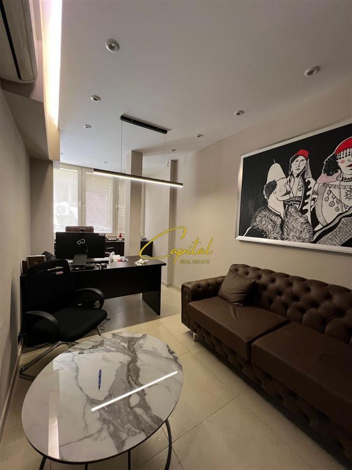 ZYRE ME QERA 30 M2 RRUGA MYSLYM SHYRI 600 EURO