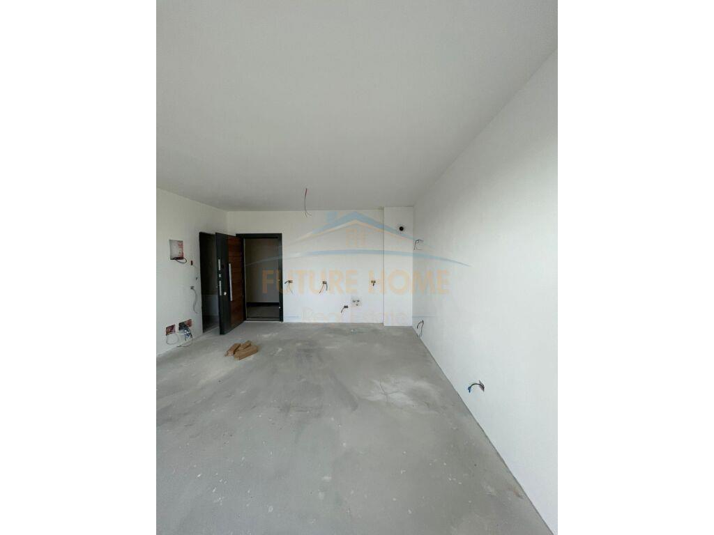 Shitet, Apartament 1+1, Kamëz, Tiranë.