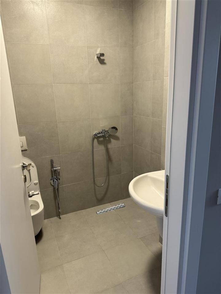 APPARTAMENTO CON LOCAZIONE 2+1 FROSINA PLAKU 750 EURO