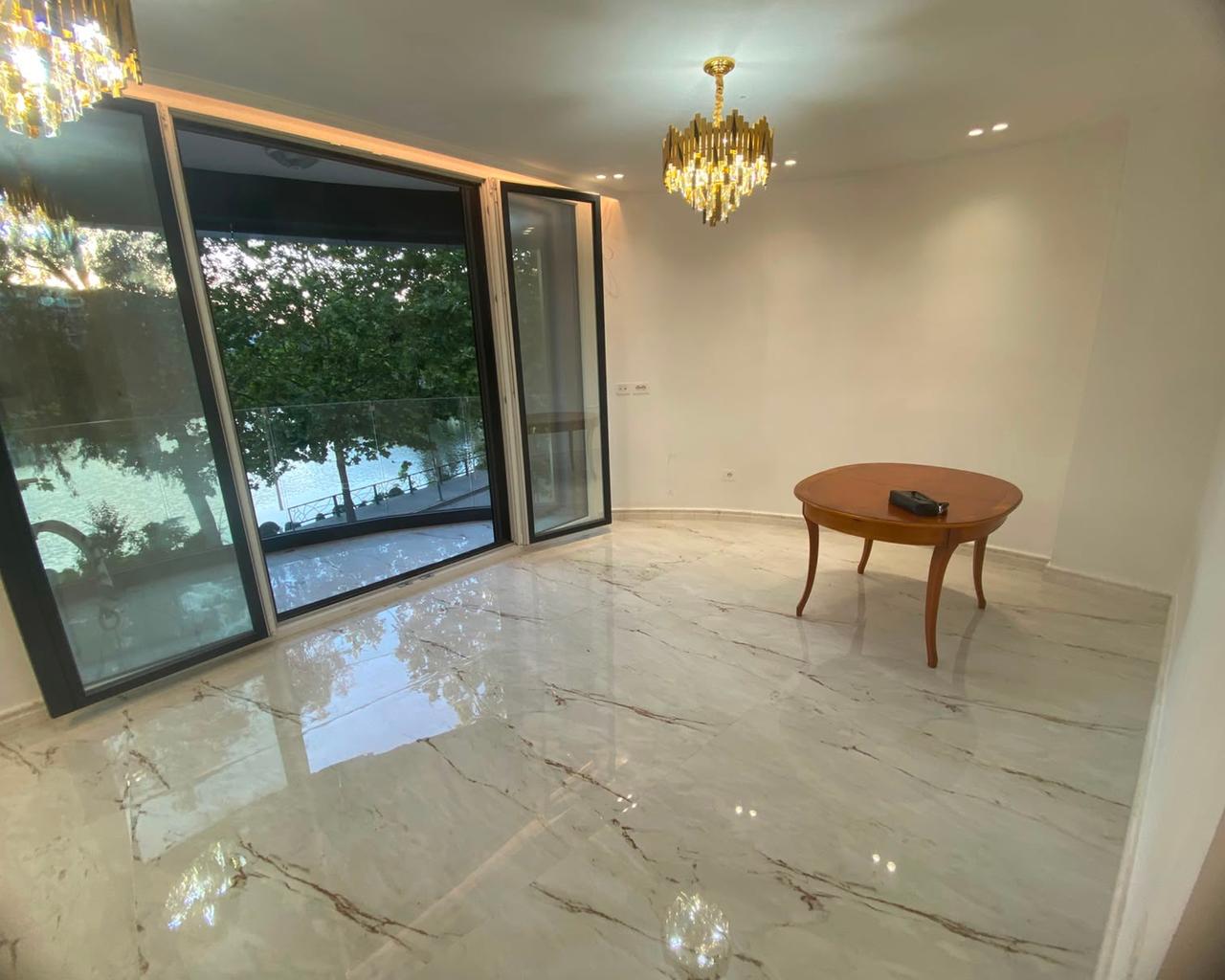 🏢 JEPET ME QIRA | ZYRË 2+1+2 📍 LIQENI I THATË, TIRANË