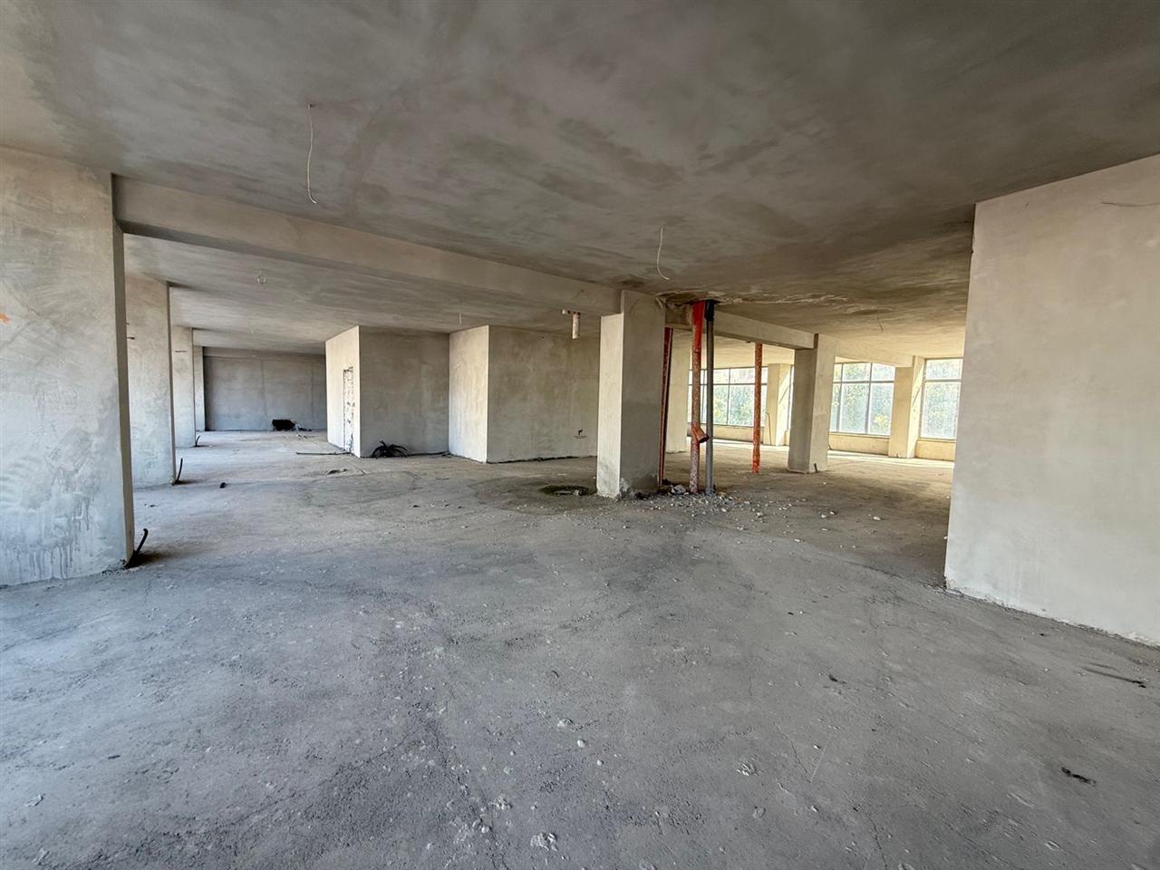 ZYRE ME QERA 811M2 ASTIR 3.300 EURO