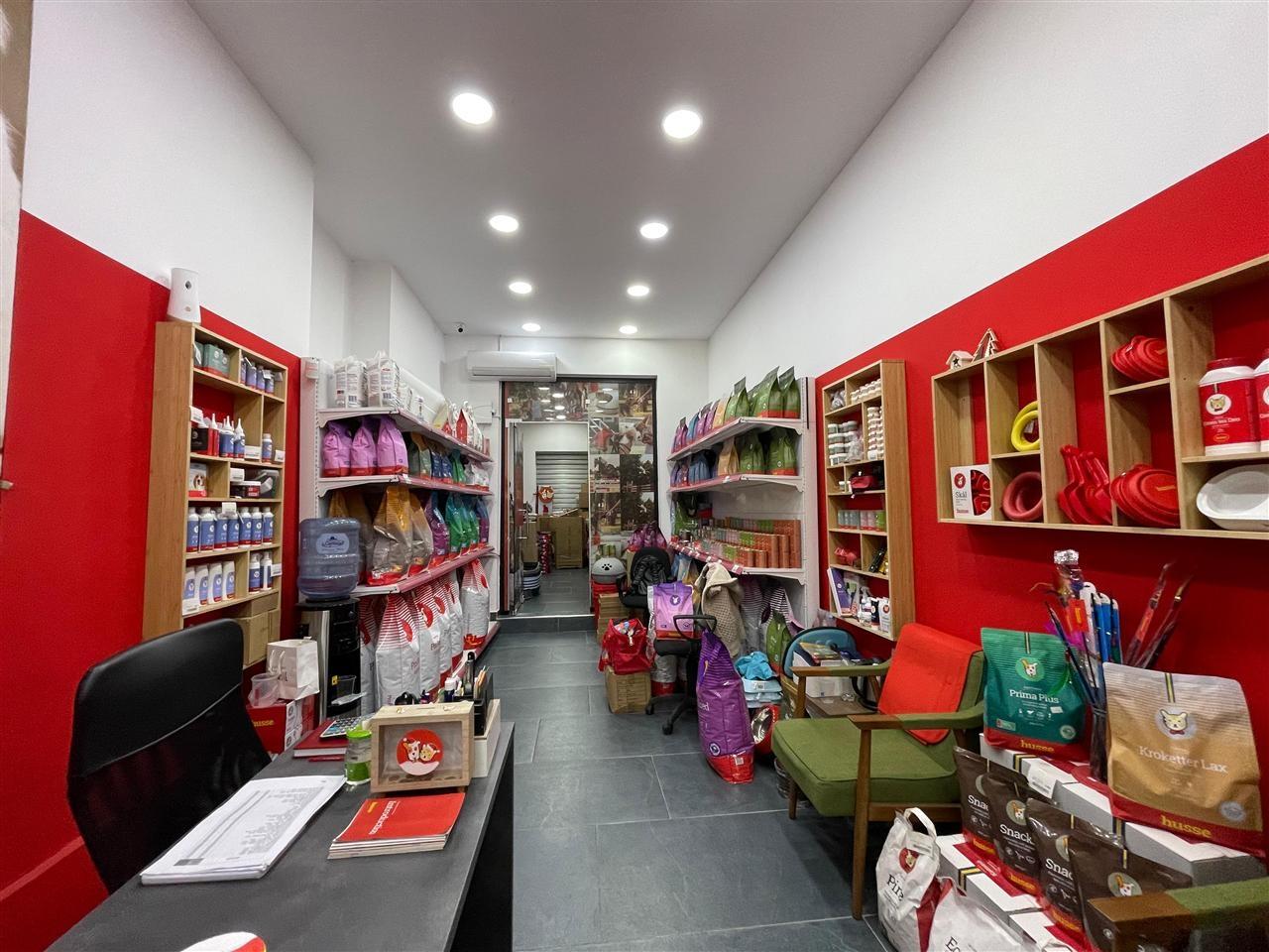 SHITET AMBJENT BIZNESI PRANE ISH EKSPOZITËS , TIRANË