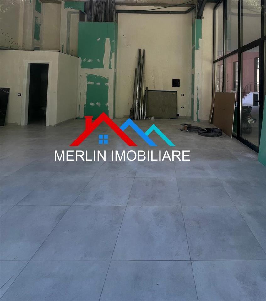 Vendita di locale commerciale ad Astir in via Sokrat Miho
