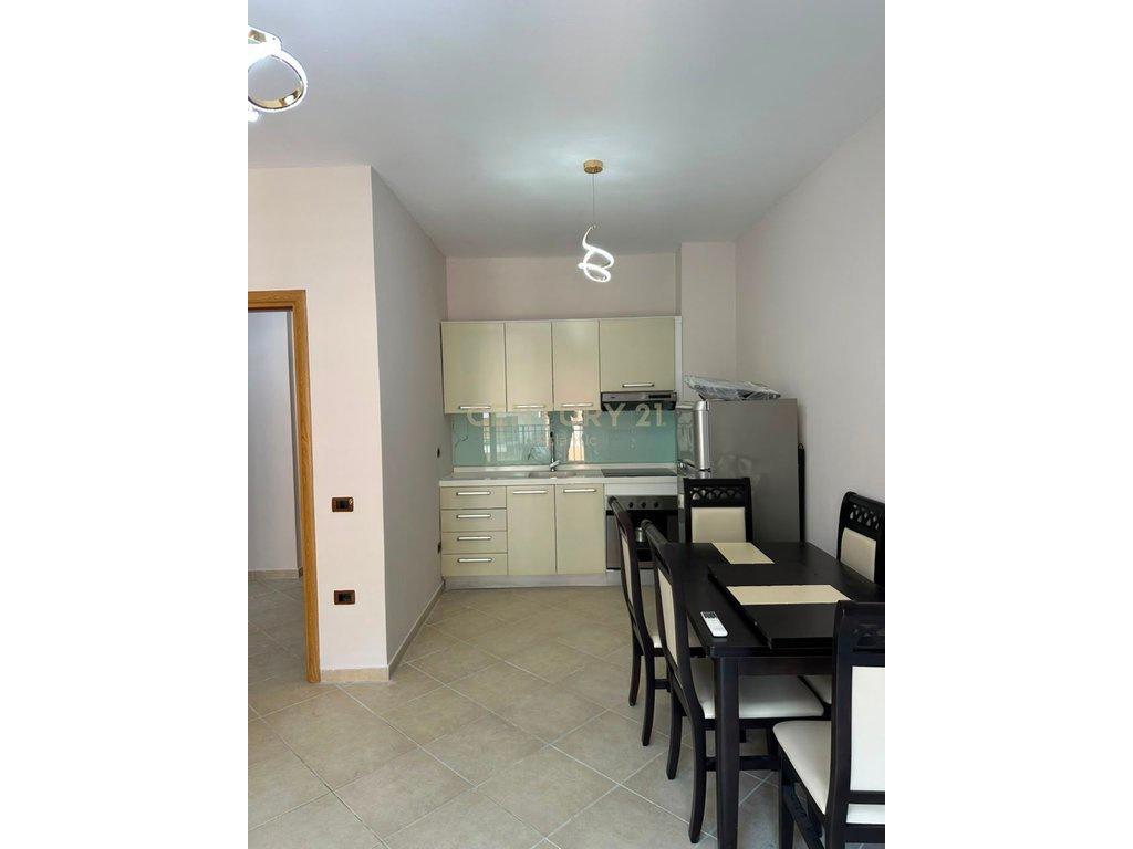Apartament 1+1 ne shitje Shkembi Kavajes 150m nga Deti