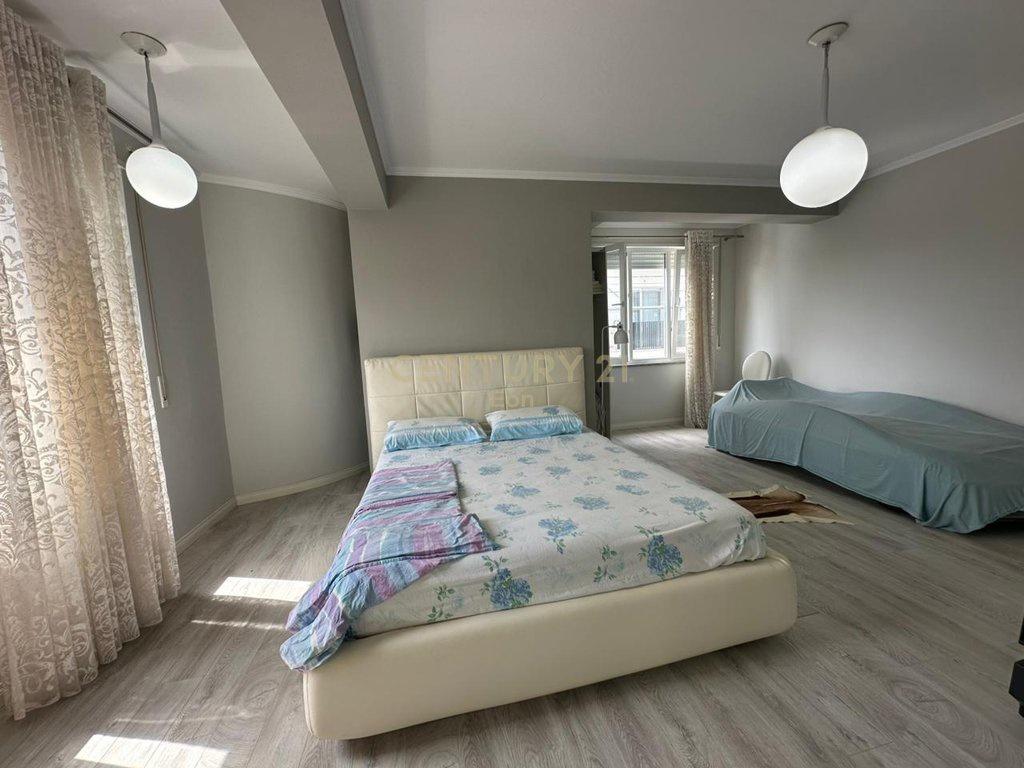 VENDI: APPARTAMENTO AL PIANO STRADALE CON DUE CAMERE DA LETTO E DUE BAGNI ARREDATO A Golem