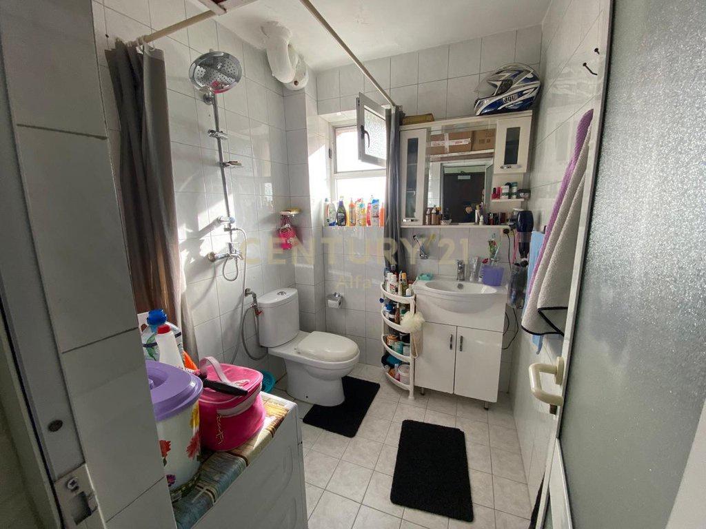 Shitet apartament 1+1 tek Selvia, pranë shkollës “Siri Kodra