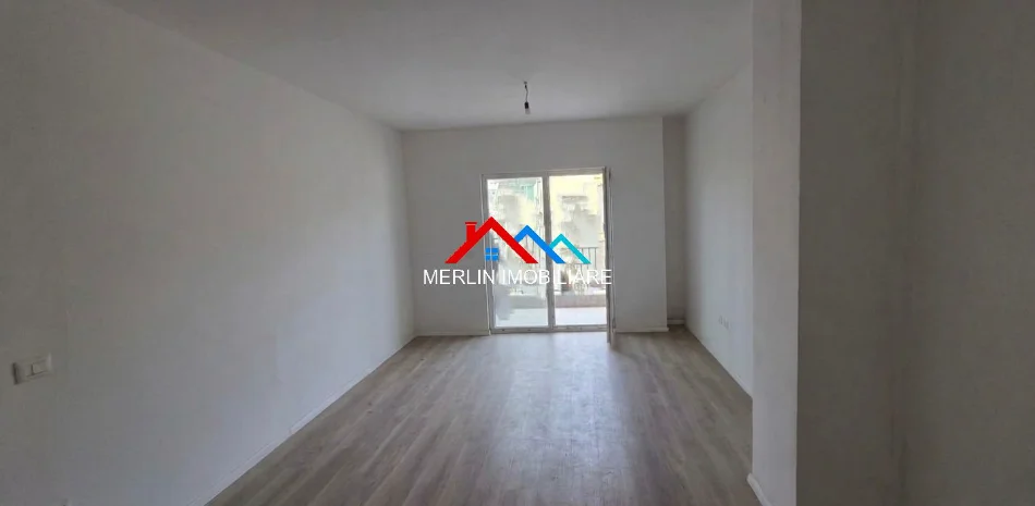 Tirane, vendesi appartamento 1+1+Balcone Piano 1, 72 m² 135.000 € (RRUGA DRITAN HOXHA, LAPRAKE)