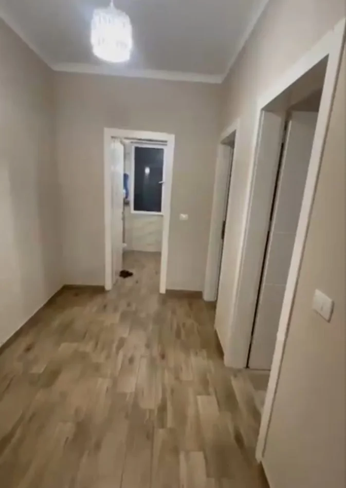 Tirane, affitto di appartamento 2+1 Piano 6, 100 m² 400 € (Kamëz)