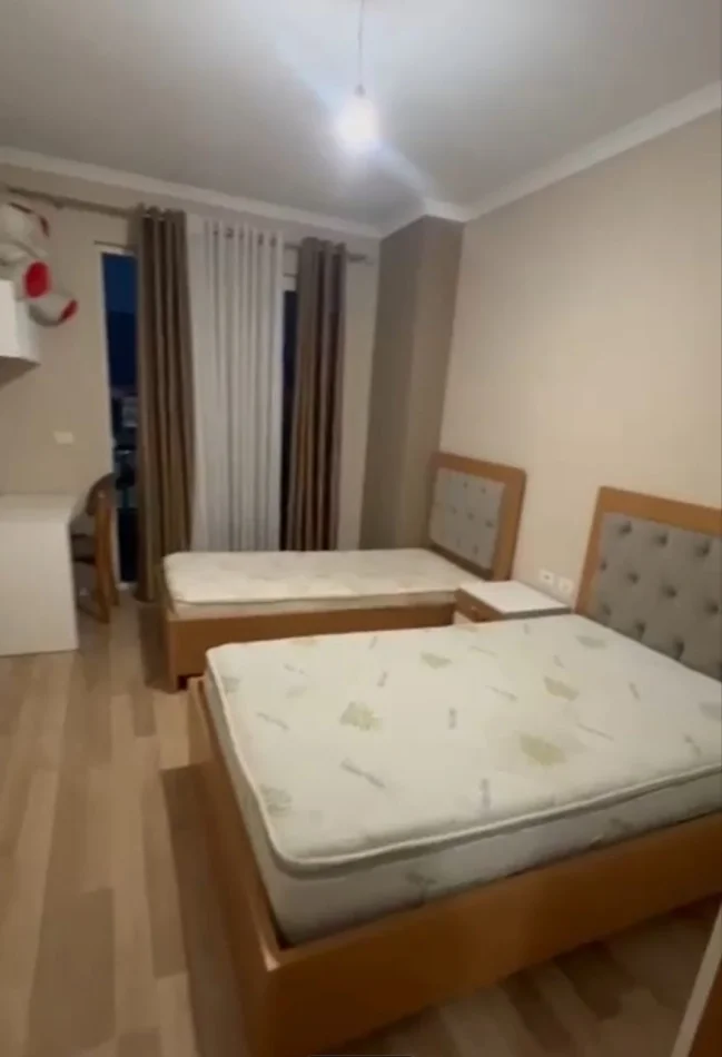 Tirane, affitto di appartamento 2+1 Piano 6, 100 m² 400 € (Kamëz)