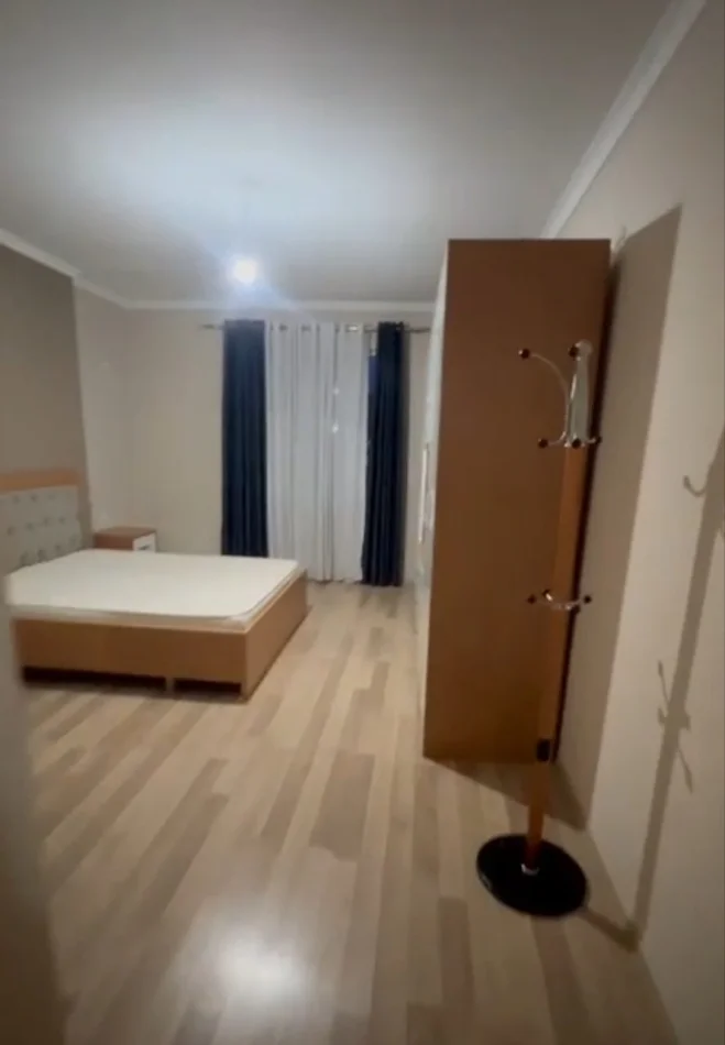 Tirane, affitto di appartamento 2+1 Piano 6, 100 m² 400 € (Kamëz)