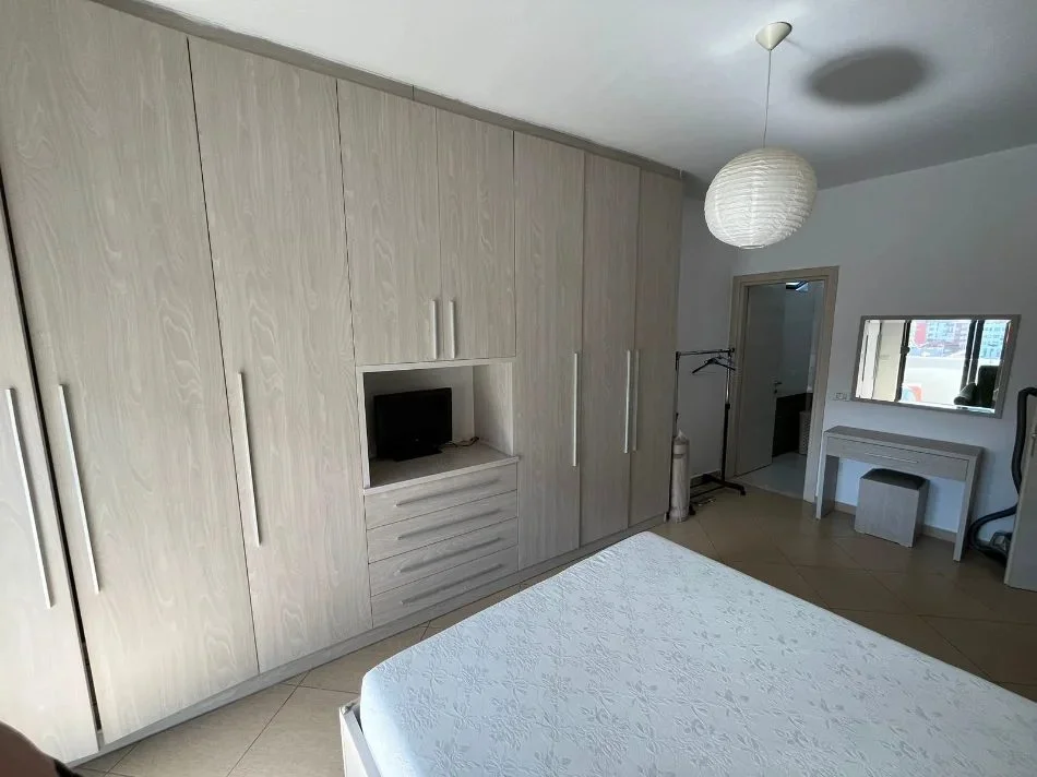 Tirane, affitto appartamento 2+1 Piano 6, 112 m² 600 € (Astir)