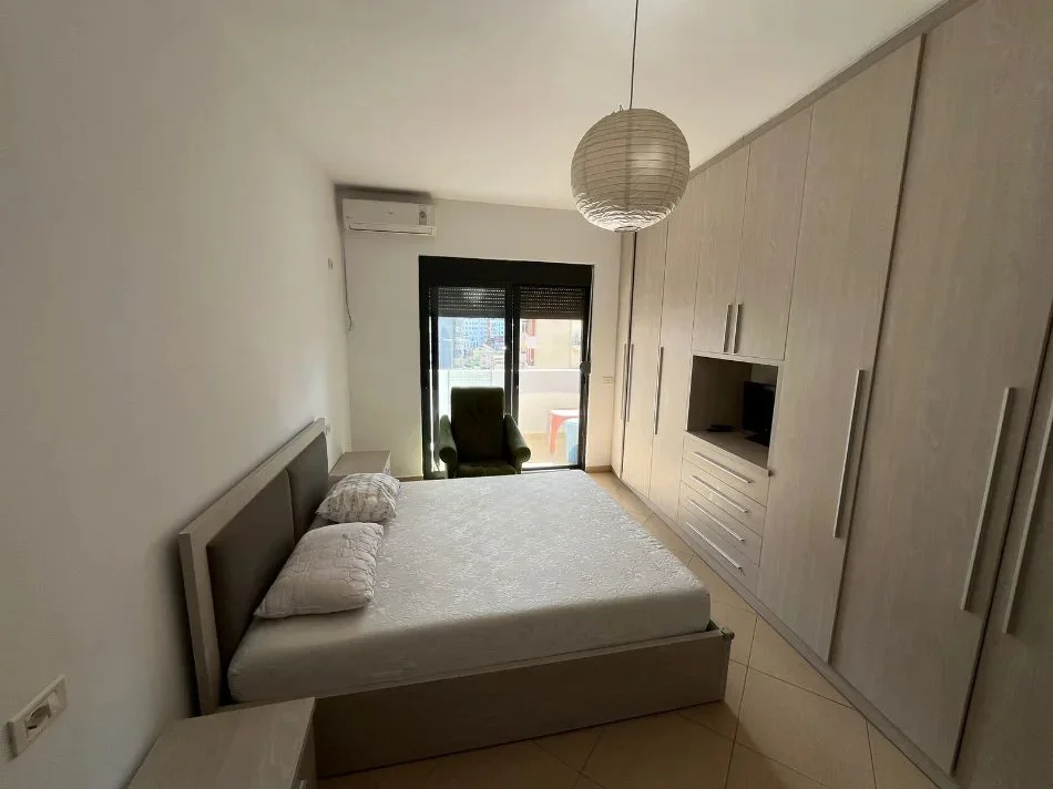 Tirane, affitto appartamento 2+1 Piano 6, 112 m² 600 € (Astir)