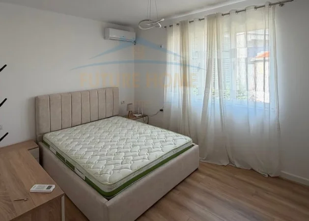 Tirana, affitto appartamento 1+1 Piano 3, 45 m² 750 € (Centro)