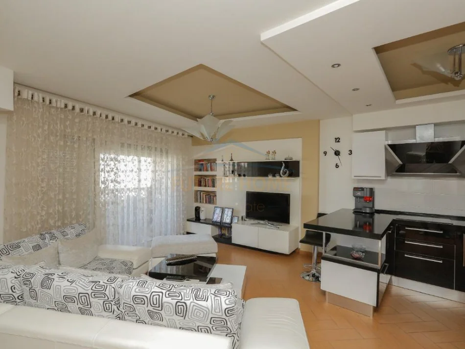 Tirane, jepet me qera apartament 3+1 Kati 3, 153 m² 780 € (Don Bosko)