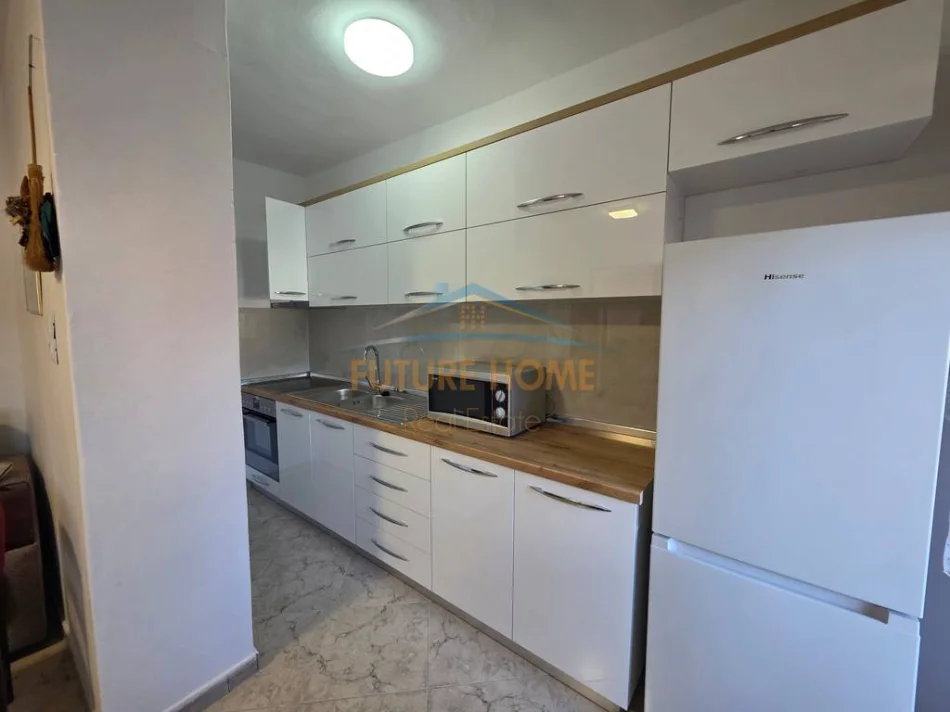 Tirane, jepet me qera apartament 3+1 Kati 3, 100 m² 600 € (Rruga e Durresit)