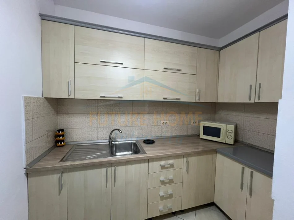 Tirana, 1+1 Apartment for Rent, 5th Floor, 54 m², 450 € (Electric Market Area)