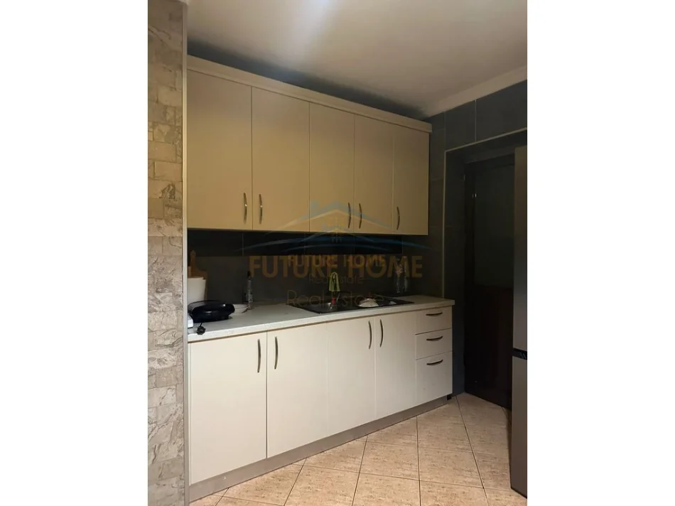 Tirane, jepet me qera apartament 1+1 Kati 2, 54 m² 380 € (Yzberisht)