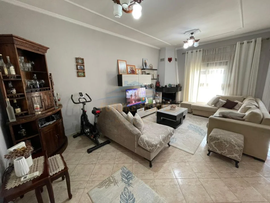 Tirane, jepet me qera apartament 2+1+ Parkim, Kati 2, 109 m² 500 € (Rruga Siri Kodra)