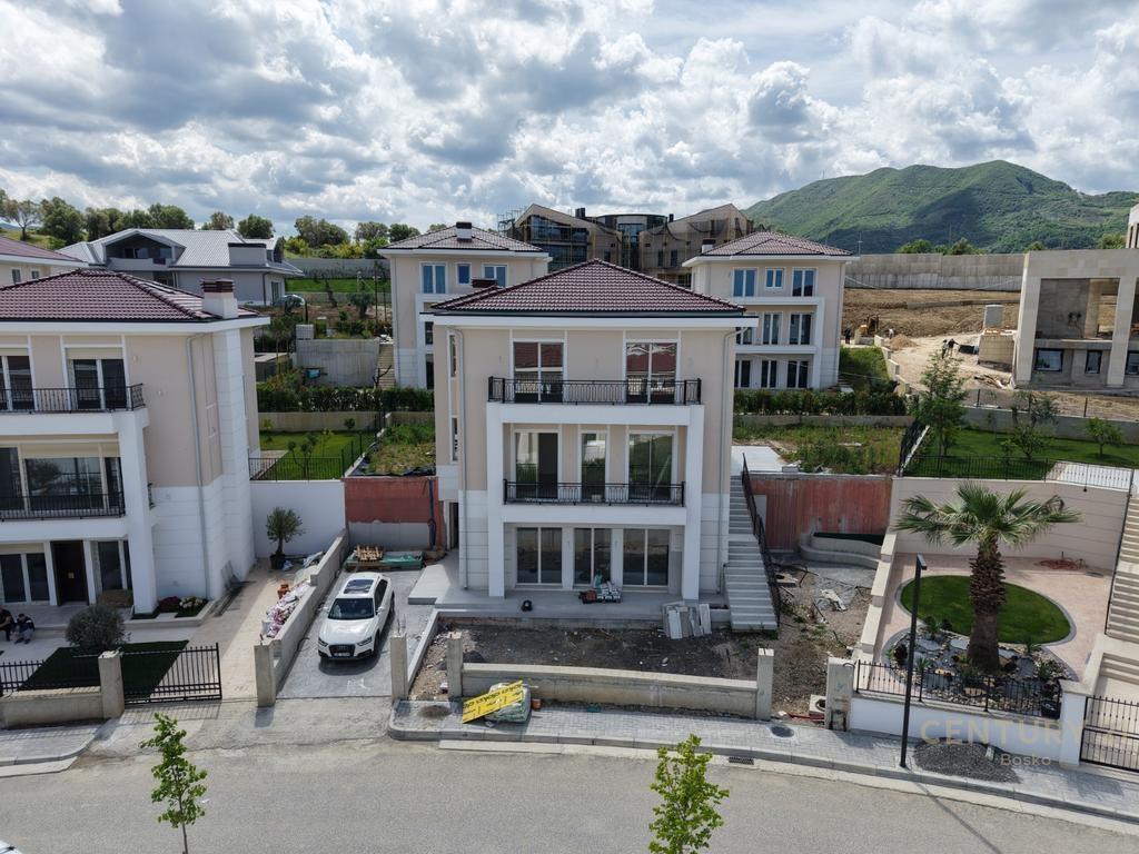 Occasione per un tempo limitato! Vendesi villa nel residence COLL