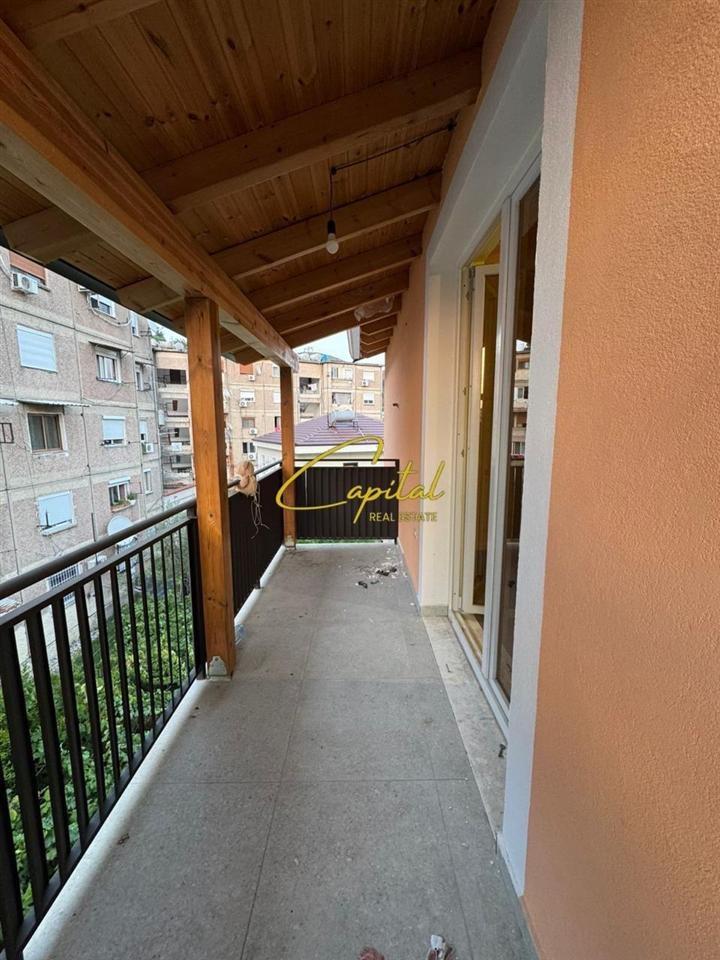 VILE PRIVATE ME QERA 214 M2 KOMBINAT 1.500 EURO