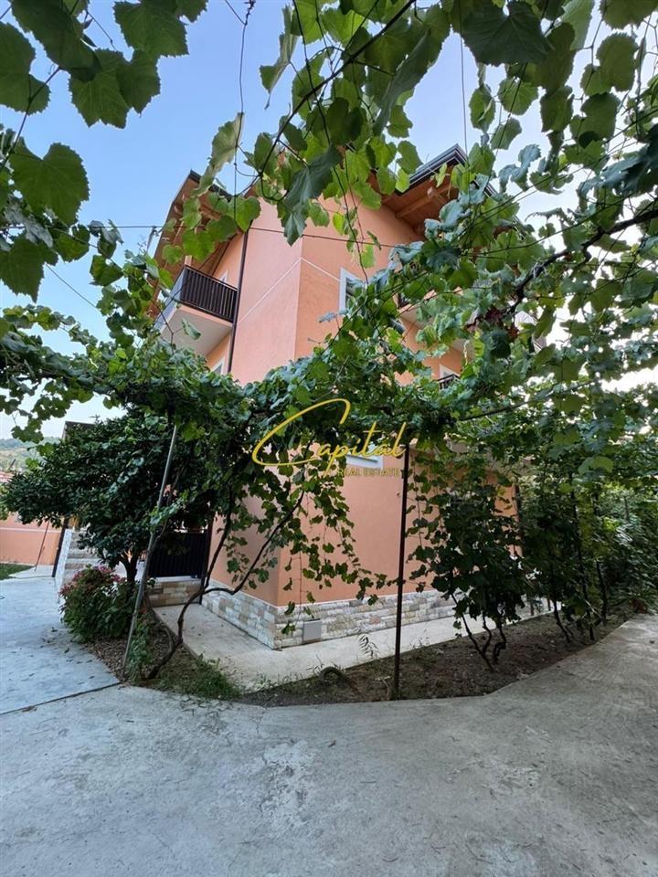VILE PRIVATE ME QERA 214 M2 KOMBINAT 1.500 EURO