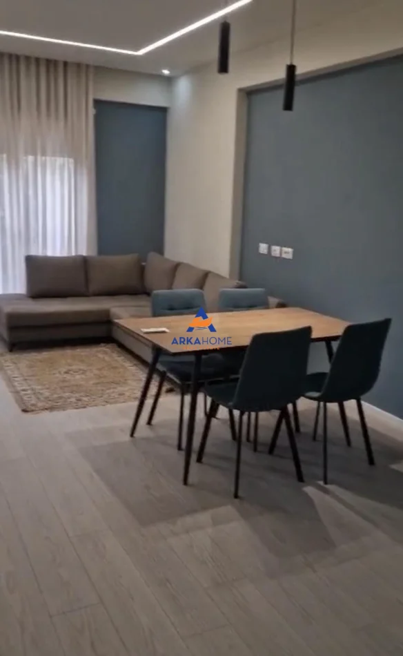 Tirane, jepet me qera apartament 1+1+Ballkon Kati 1, 65 m² 698 €