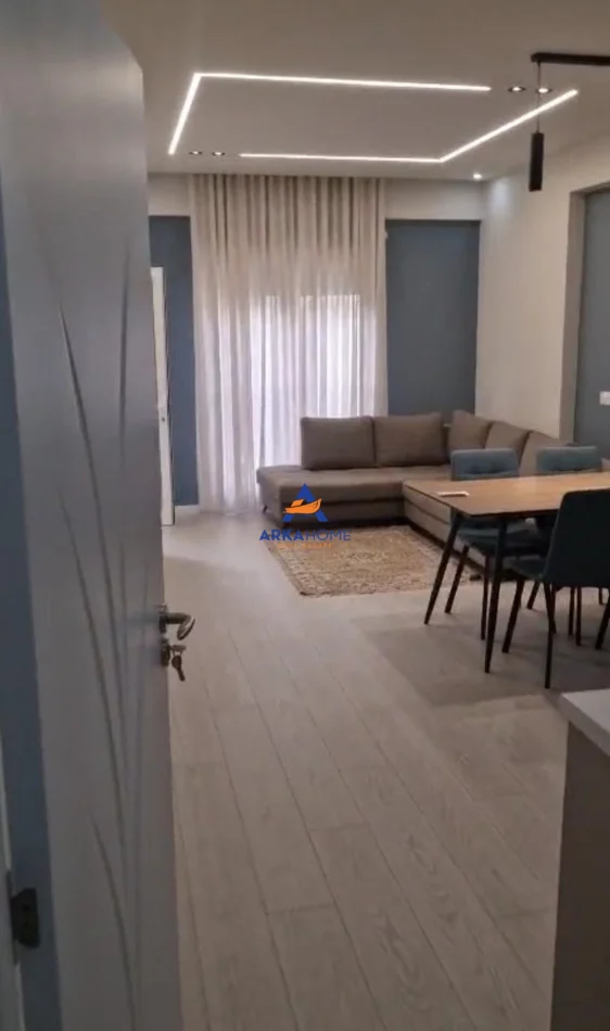 Tirane, jepet me qera apartament 1+1+Ballkon Kati 1, 65 m² 698 €