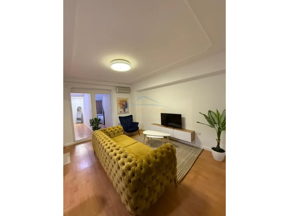 Tirana, 2+1 Apartment for Rent, First Floor, 74 m², €1,000 (Blloku)