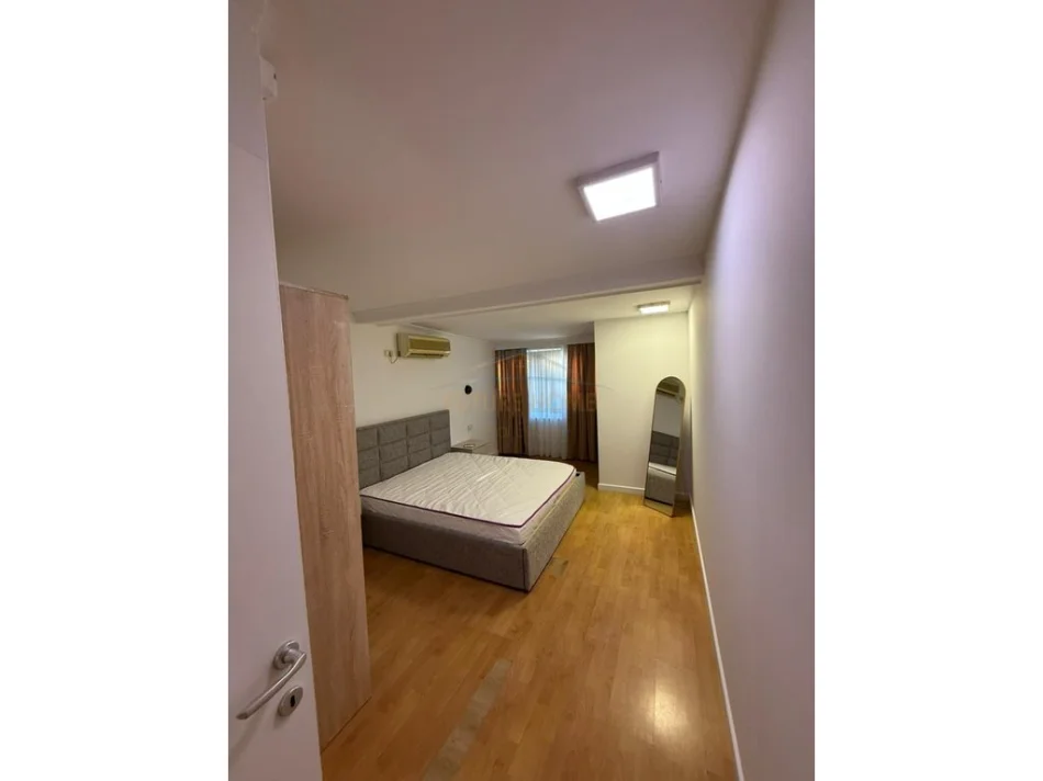 Tirana, 2+1 Apartment for Rent, First Floor, 74 m², €1,000 (Blloku)