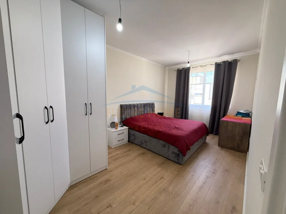 Tirana, 2+1 Apartment for Rent, 8th Floor, 82 m², €600 (Fratari Complex)