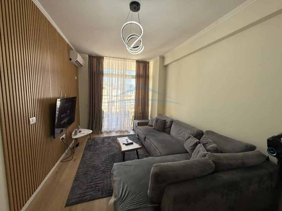 Tirana, 2+1 Apartment for Rent, 8th Floor, 82 m², €600 (Fratari Complex)